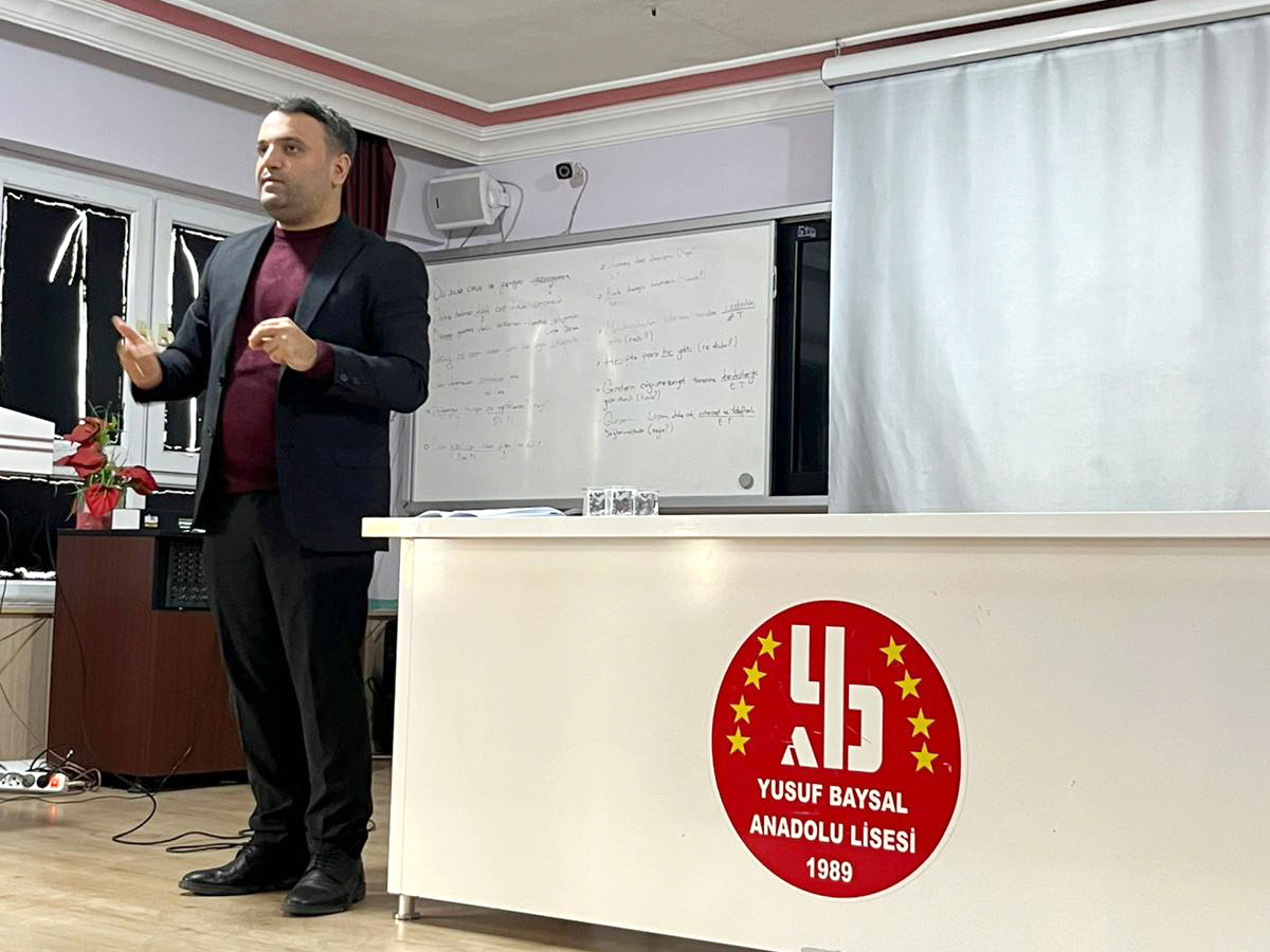 Öğr.Gör. Mehmet KARABULUT İnsan Hakları Konulu Seminerler Verdi