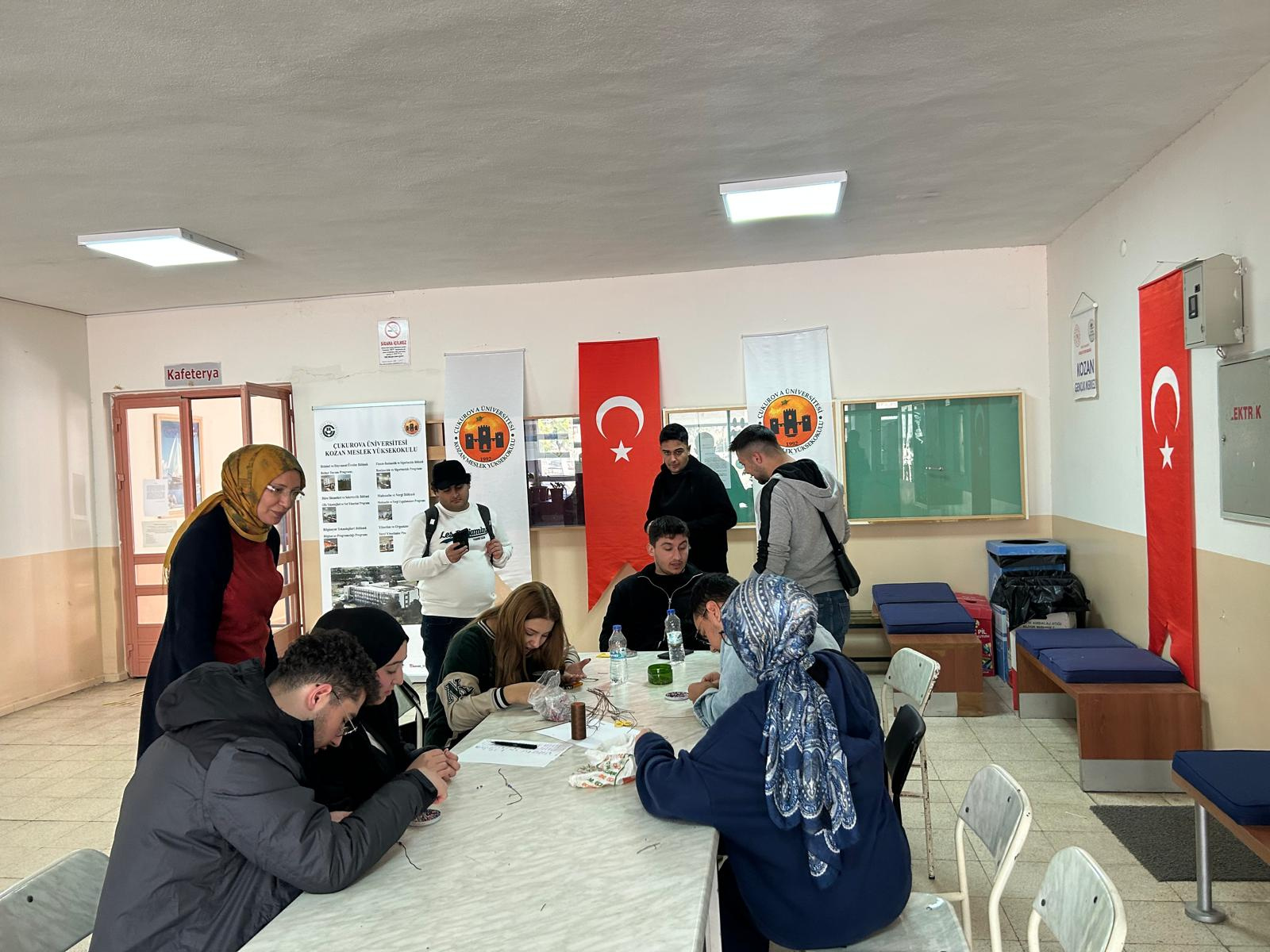 Kozan MYO ile Kozan Gençlik Spor İlçe Müdürlüğü İşbirliğiyle Moda Tasarımı Etkinliği ve Eğitimi Yapıldı (2025-26/1)